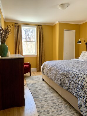 Room - Renovated & Quiet Rancher in Charlottetown (Charlottetown)