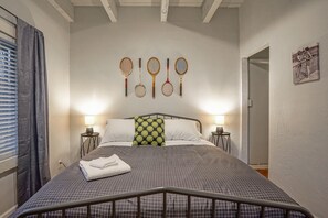 2 quartos, ferros/tábuas de passar roupa, Wi-Fi, roupa de cama