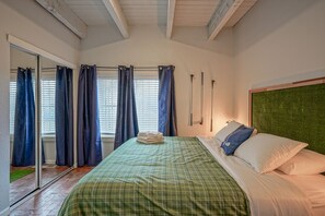 2 chambres, fer et planche à repasser, Wi-Fi, draps fournis