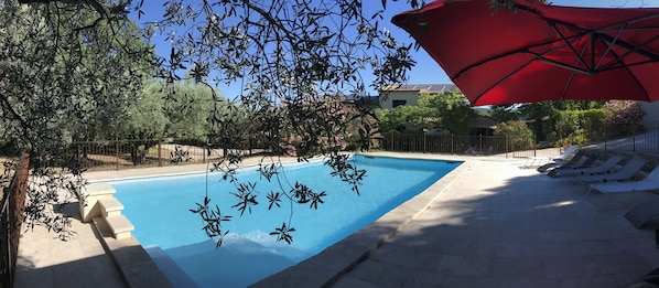 Piscine extérieure, piscine chauffée
