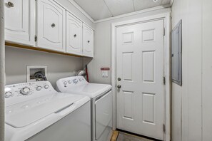 Laundry room is by back door  - Mill Creek Retreat Scenic Cottage (Brentwood)