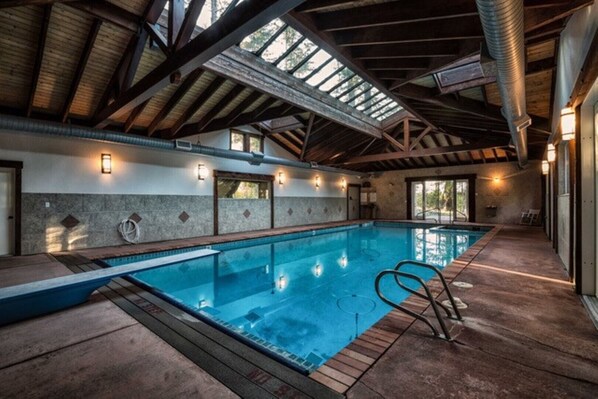 Alberca techada y alberca climatizada