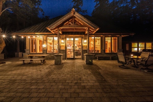 屋外ダイニングエリア