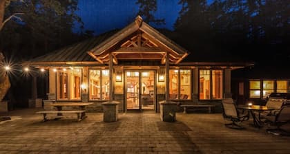 Beach house, heated pool, hot tub, private beach, shared dock