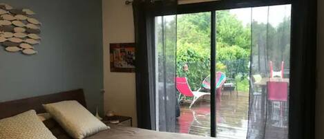 4 chambres, fer et planche à repasser, lit de bébé portatif, Wi-Fi