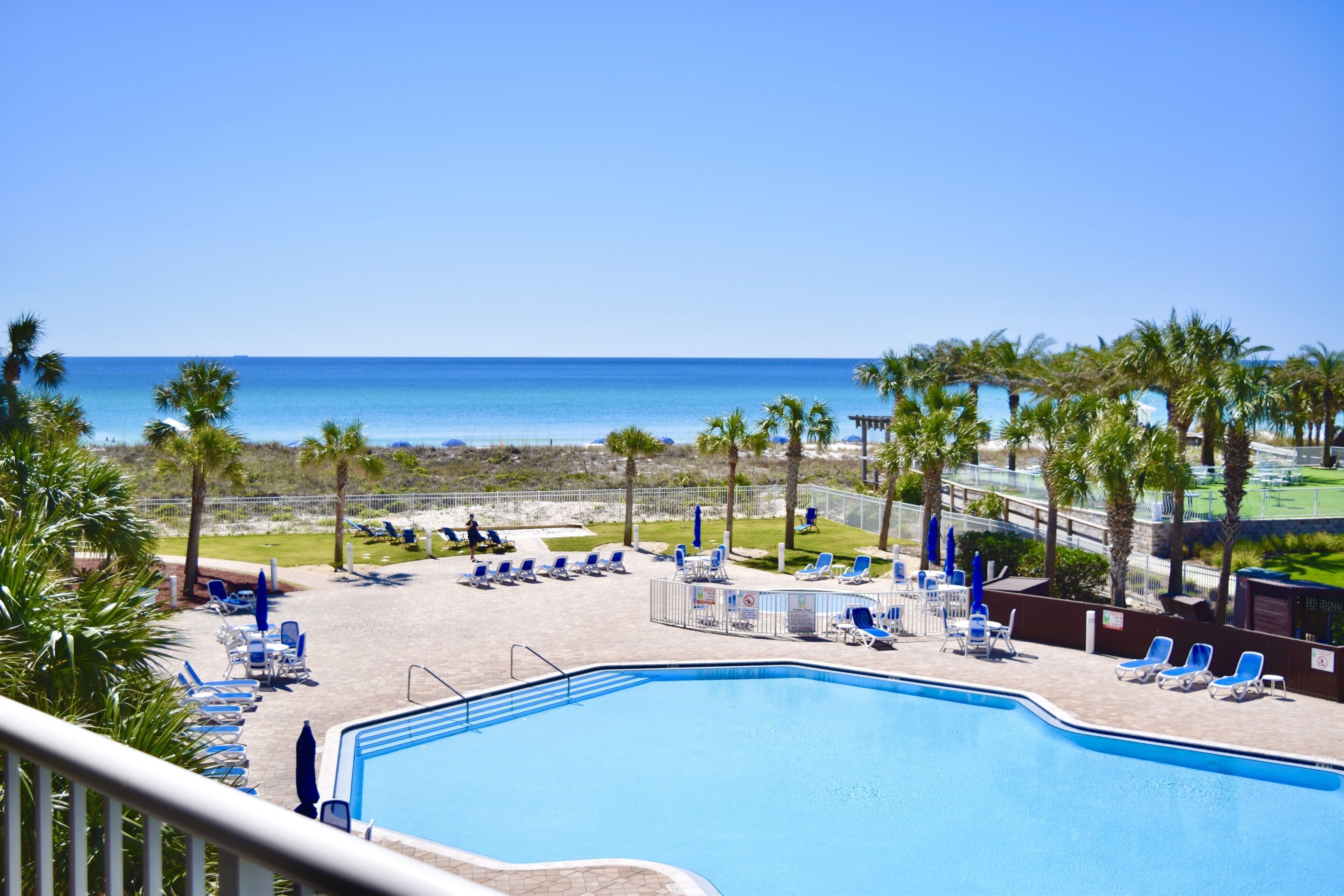 Destin West Gulfside #309 ~Free Beach Service! Great View! Pools + Lazy River!