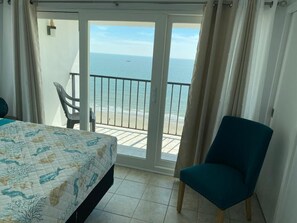 2 bedrooms, free WiFi, bed sheets - Pent House 2 bedroom Condo; Gorgeous Ocean Views! (Galveston)