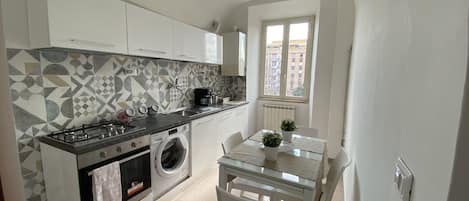 Fridge, oven, stovetop, dishwasher
