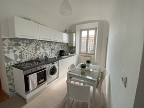 Réfrigérateur, four, plaque de cuisson, lave-vaisselle