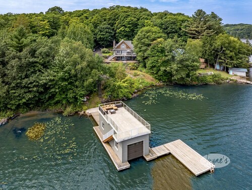 Million Dollar Views! 4bdrm 3bath Cottage on 3 Mile Lake-Hot Tub! Rooftop Deck!