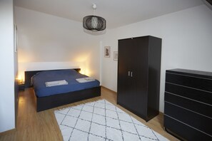 2 chambres, fer et planche à repasser, Wi-Fi, draps fournis