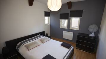 2 bedrooms, iron/ironing board, WiFi, bed sheets