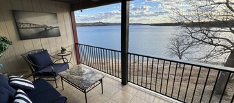 Beautiful 2 Bdrm - Sleeps 8 Condo w/Gorgeous Lake View! Close to Dogwood Canyon!
