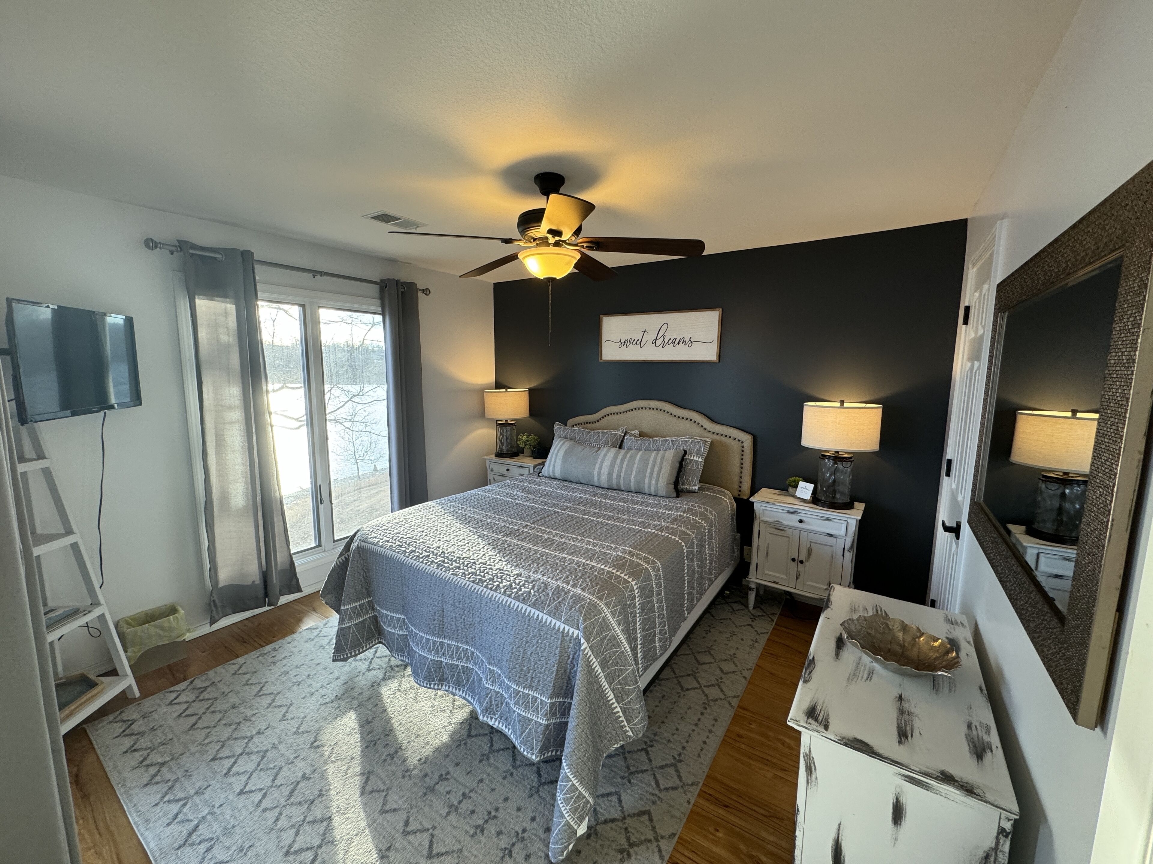 2 bedrooms, travel cot, WiFi, bed sheets