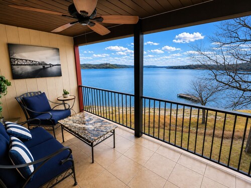 Beautiful 2 Bdrm - Sleeps 8 Condo w/Gorgeous Lake View! Close to Dogwood Canyon!