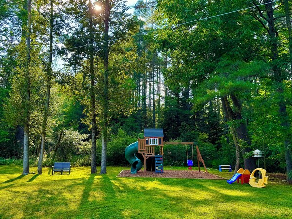 Children's area - Fireside Cabin, Pool & AC, Wonderful Cozy Adirondack Cabin steps from Loon Lake. (Chestertown)