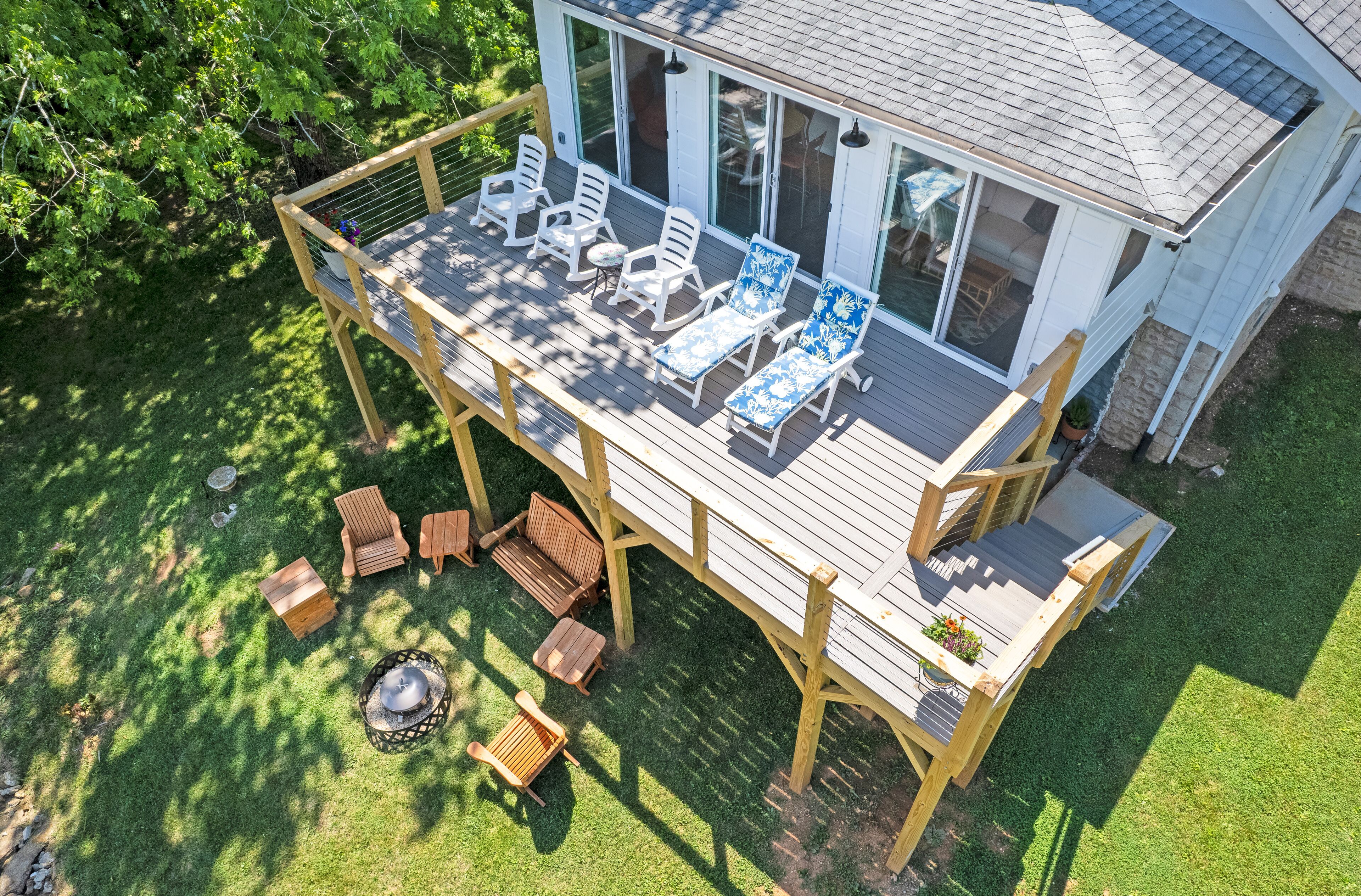 SPACIOUS SOULFUL BUNGALOW, FIREPIT, STUNNING MTN VIEW, WALK 2RESTAURANTS & SHOPS