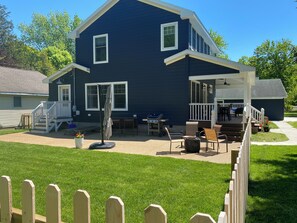 Outdoor dining - Beach House Lake Shore Road steps to Miller Beach access. 4 bedrm
4 bathroom (Union Pier)