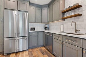 Fridge, microwave, oven, stovetop - Luxurious 2 Bedroom Beaver Creek Chalet - In The Heart of Beaver Creek Village (Beaver Creek)