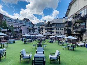 Outdoor dining - Luxurious 2 Bedroom Beaver Creek Chalet - In The Heart of Beaver Creek Village (Beaver Creek)