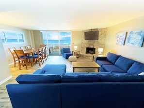 Smart TV, Netflix, Hulu, streaming services