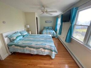 2 chambres, bureau, fer et planche à repasser, accès au Wi-Fi (inclus)