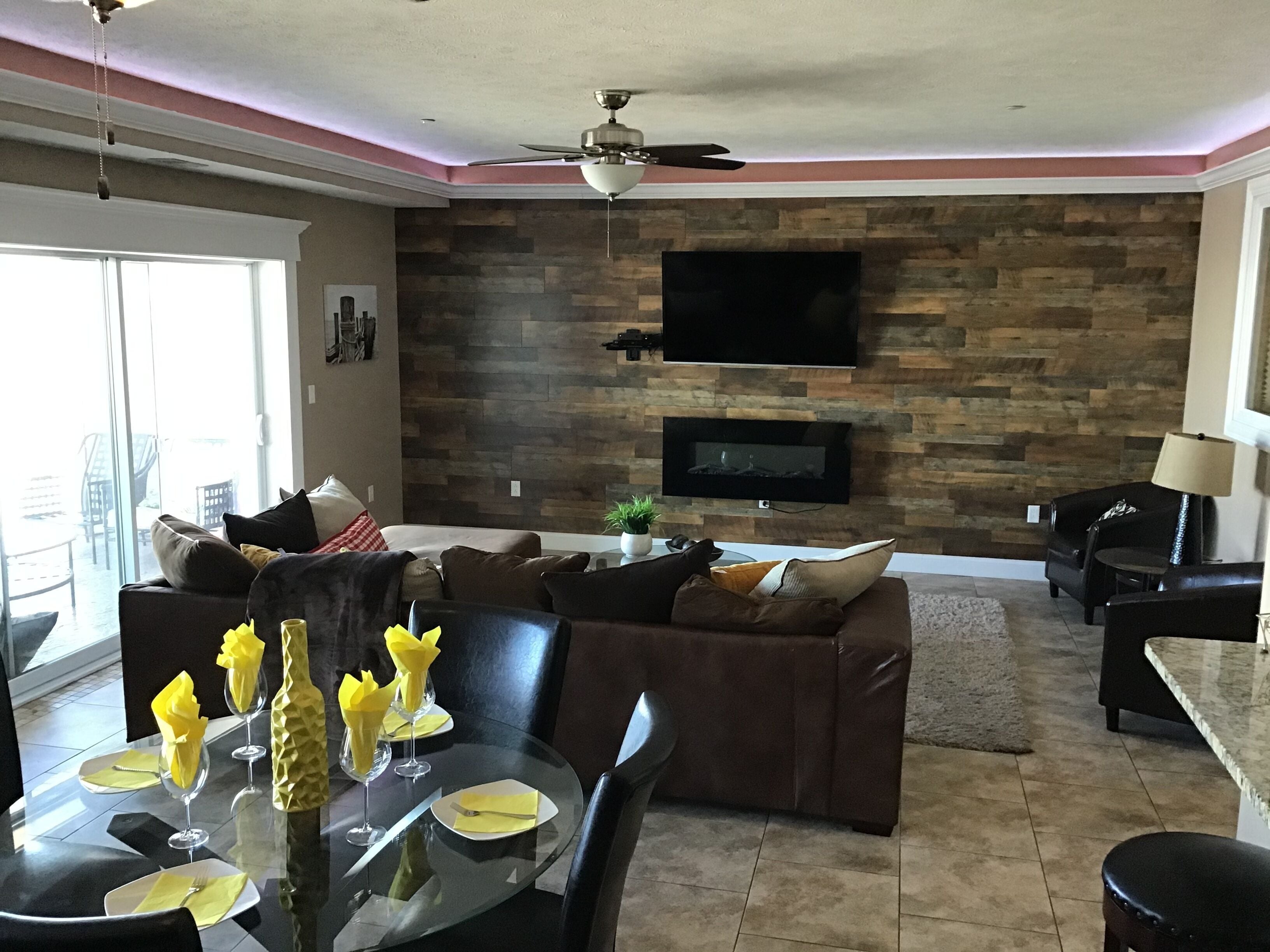 LAKEFRONT CONDO #208 2br/2Ba Beach, indoor pool. Rent3/4th free-use from10/1-4/1