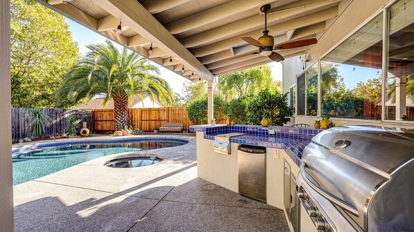 Property grounds - Wine Country Retreat. Large backyard with pool/spa, outdoor kitchen & fireplace (Windsor)