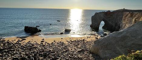 بالقرب من الشاطئ