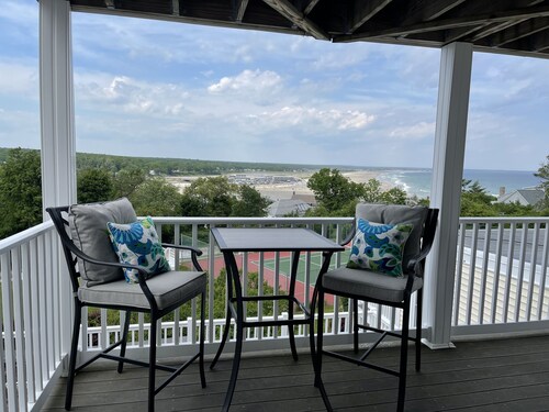 One bedroom third floor unit at The Lookout