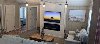 Modern Rustic Cabin, near private beach!