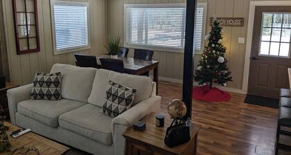 East Tawas Cabin, quiet, private beach. Perfect!