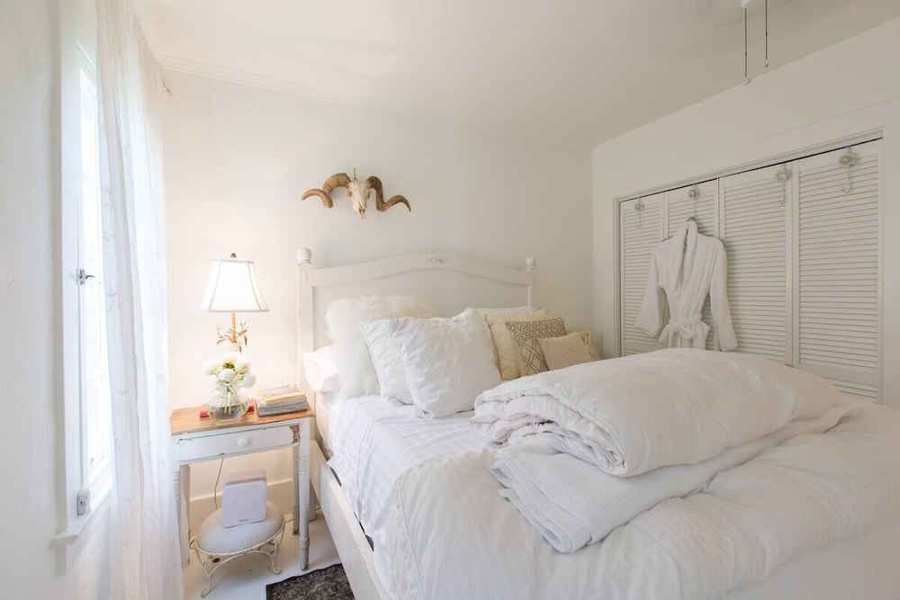 California Dreaming! Elegant White Cottage, Venice Beach Happy Holidays Here!! - Beverly Hills, CA
