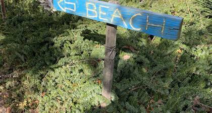 Manor and Mutts #1 - Beach Front, Pet Friendly, High Speed WiFi, Private