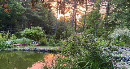 Giant chalet with private lake access. Hot tub. pet friendly. ultimate game room