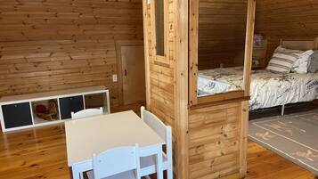 6 bedrooms, in-room safe, desk, iron/ironing board