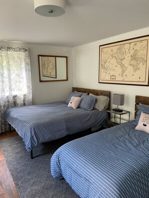 6 chambres, coffres-forts dans les chambres, bureau