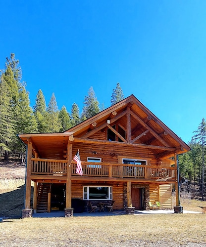Legacy Lodge - Log Home Retreat - 5 bed 2 bath with stunning mountain views !!