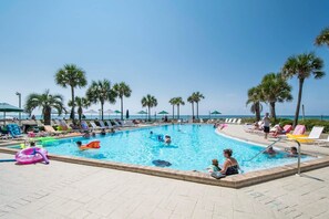 Piscina all'aperto, una piscina riscaldata