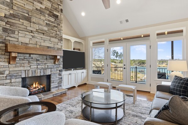 Smart TV, caminetto, tavolo da ping pong