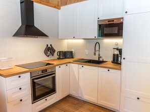 Jääkaappi, mikroaaltouuni, astianpesukone