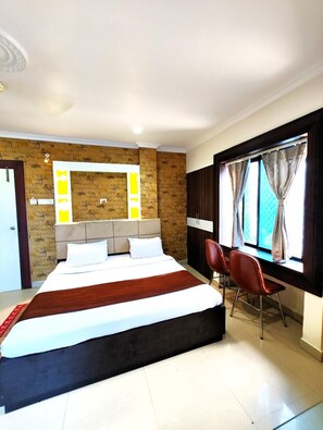 Egyptian cotton sheets, premium bedding, down duvets, memory-foam beds - Goroomgo Sai Sandpiper Puri (Puri)