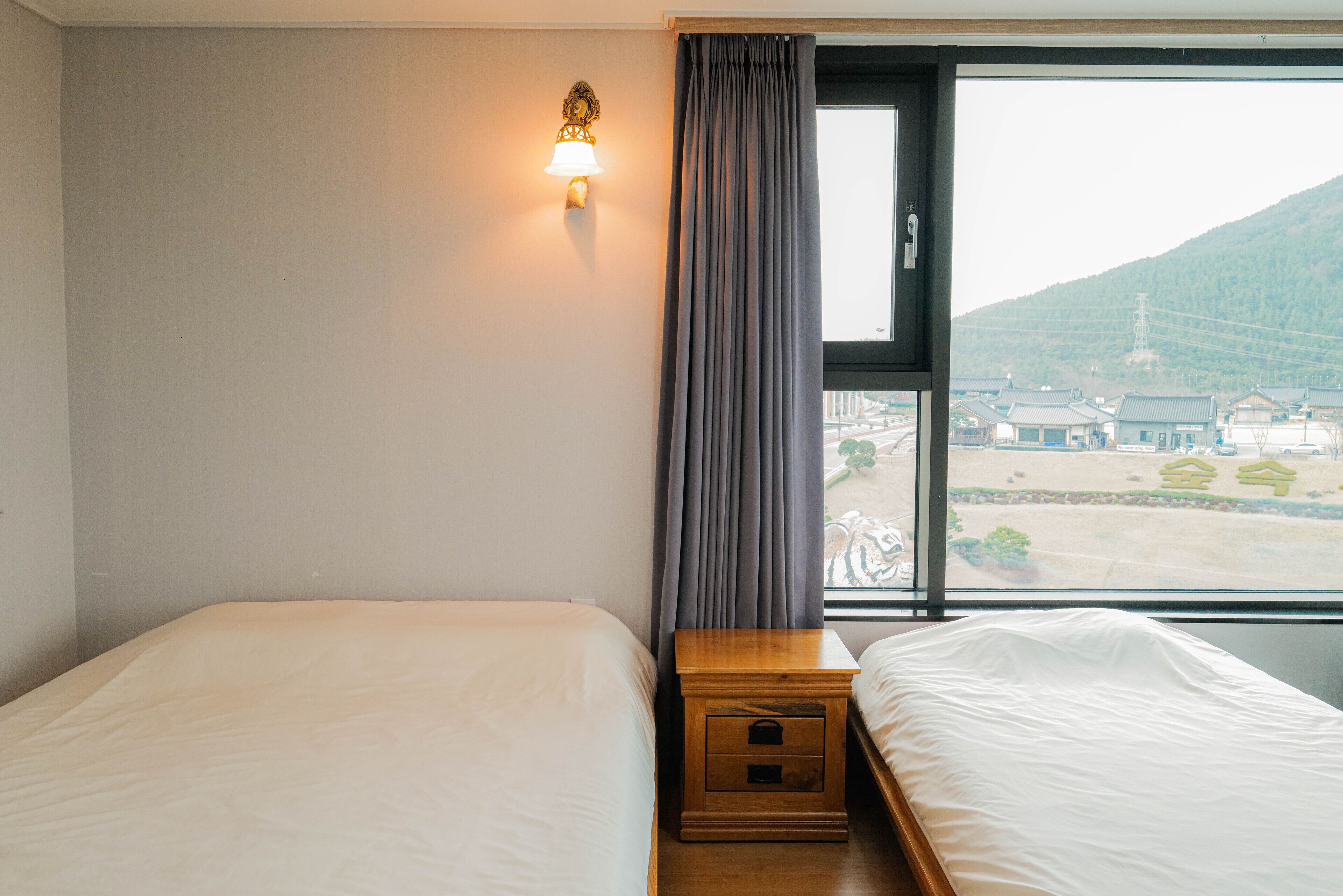 deluxe twin room, non smoking (suite) | desk, free wifi, bed sheets