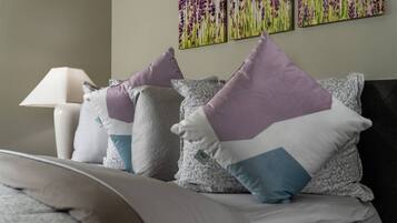 2 bedrooms, iron/ironing board, free WiFi