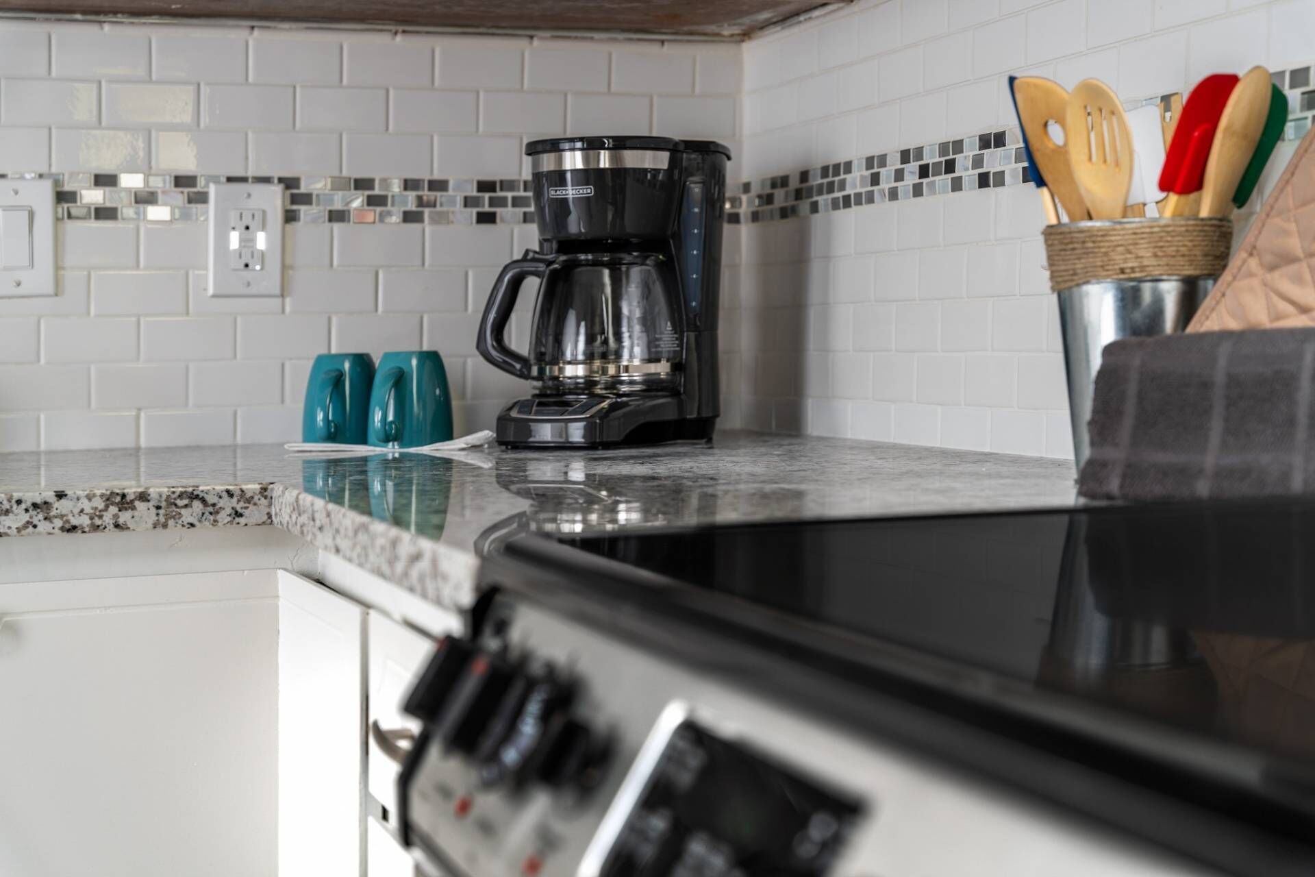 Réfrigérateur, micro-ondes, lave-vaisselle, cafetière/bouilloire