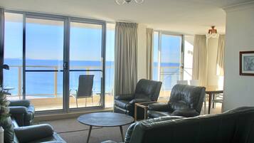 Apartment | Living area | Flat-screen TV