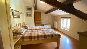 4 bedrooms, iron/ironing board, travel cot, free WiFi