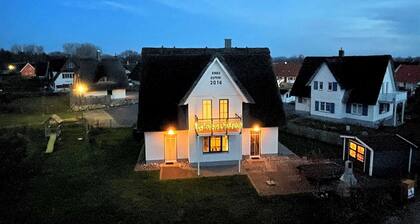 E13 Thatched-roof house MaLeLuV with fireplace & sauna Ostseebad Rerik - 6-room vacation home