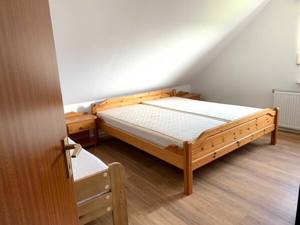 1 bedroom, travel cot, WiFi