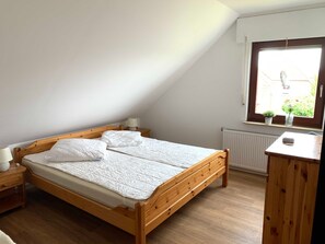 1 bedroom, travel cot, WiFi - Groot Huus Horumersiel OG rear - Groot Huus upper floor for max. 4 persons (Wangerland)